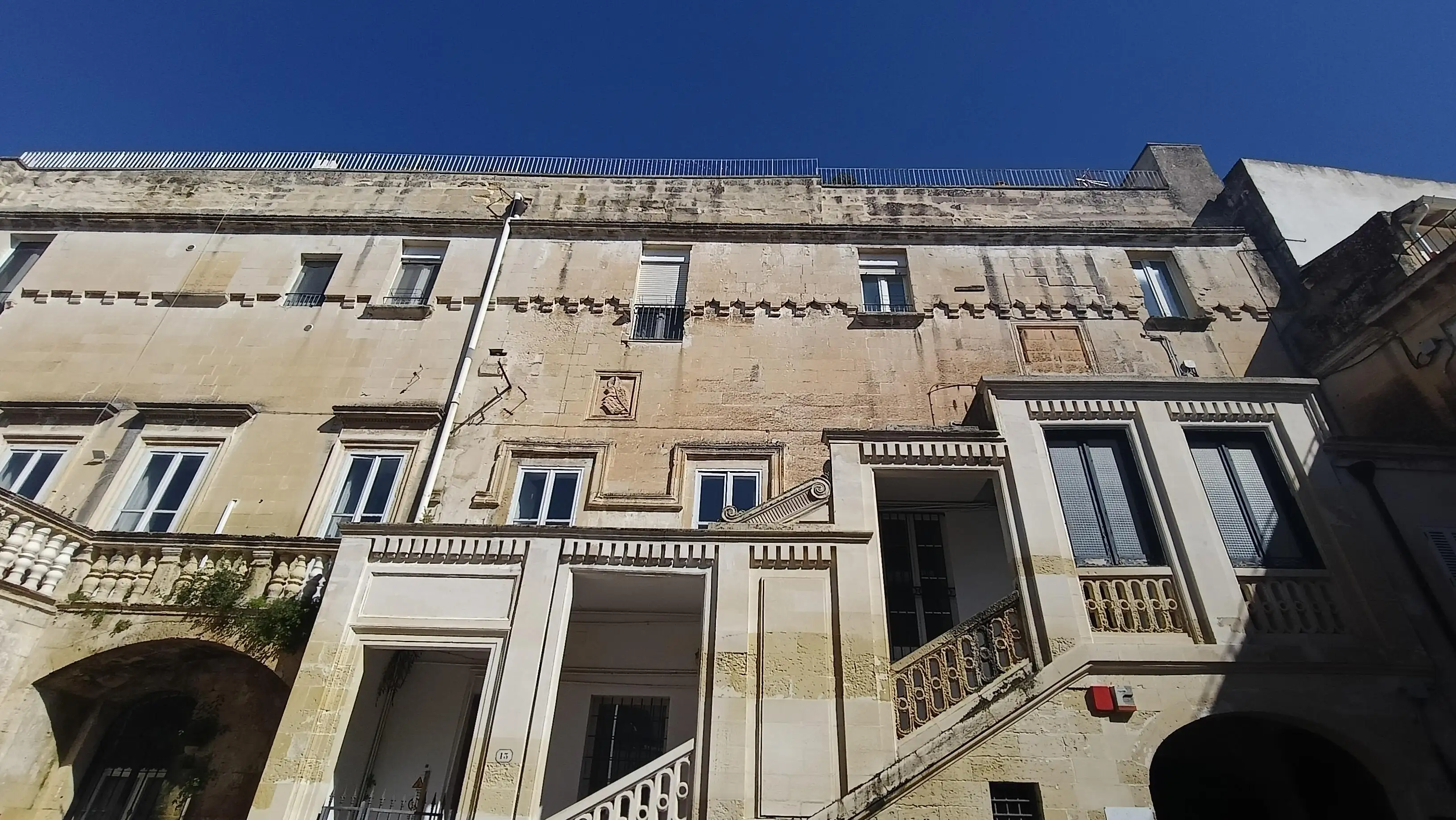 ELEGANTE DIMORA STORICA CON VOLTE A STELLA NEL CENTRO DI LECCE