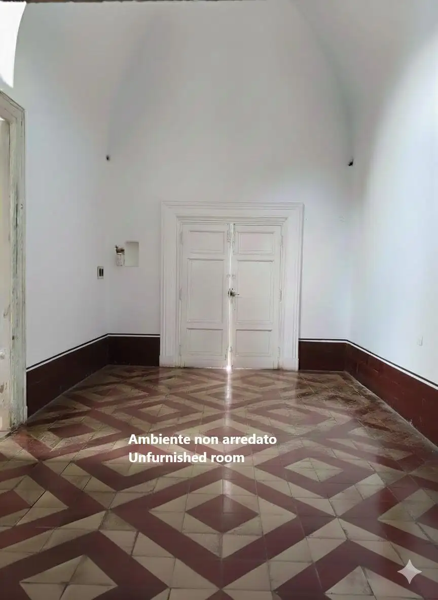 ELEGANTE DIMORA STORICA CON VOLTE A STELLA NEL CENTRO DI LECCE