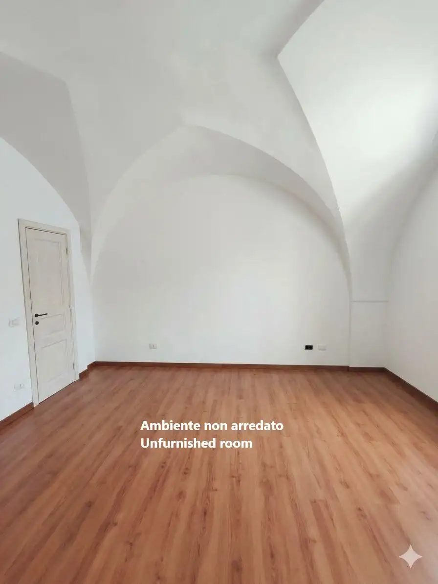 ELEGANTE DIMORA STORICA CON VOLTE A STELLA NEL CENTRO DI LECCE