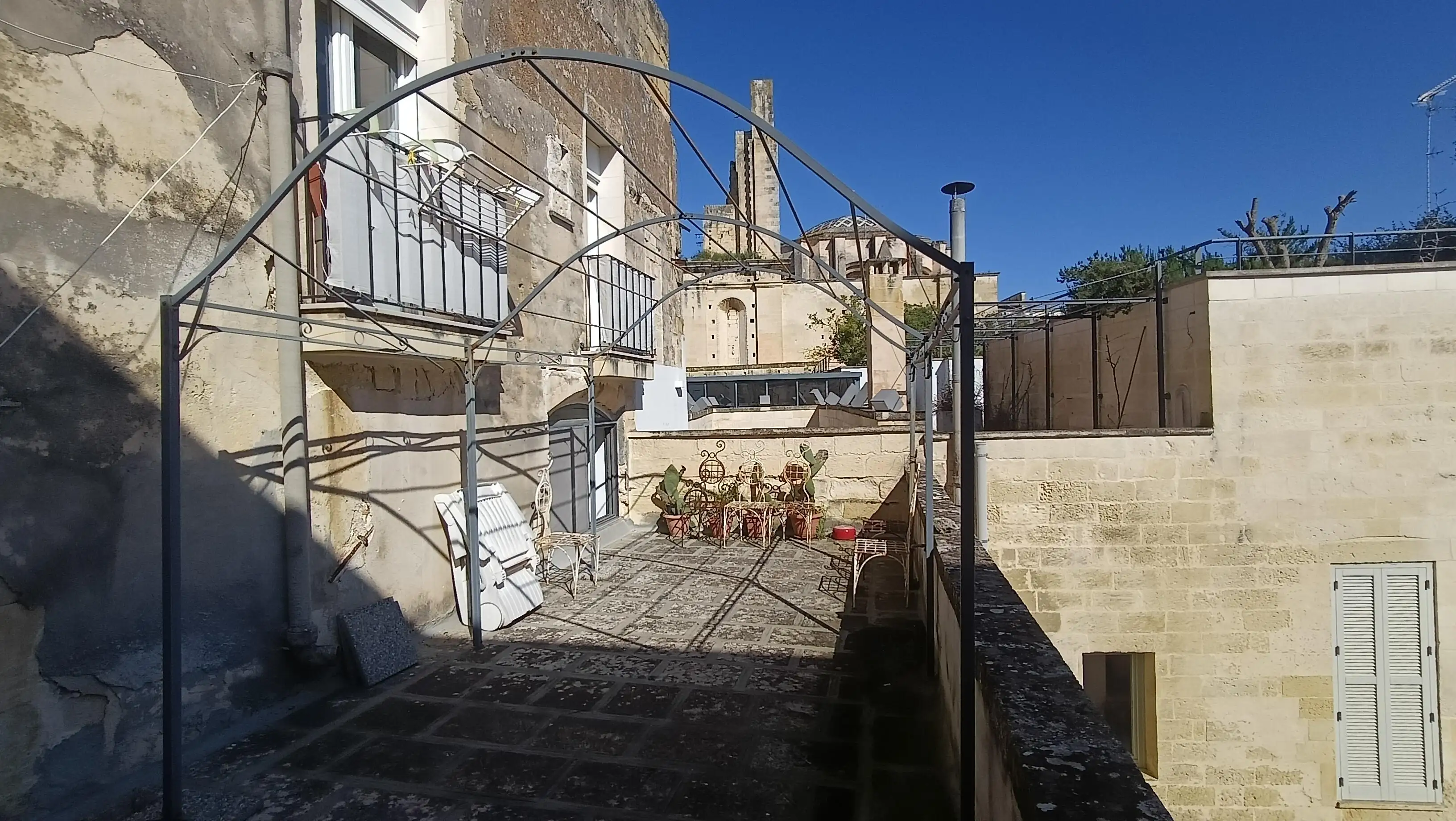 ELEGANTE DIMORA STORICA CON VOLTE A STELLA NEL CENTRO DI LECCE