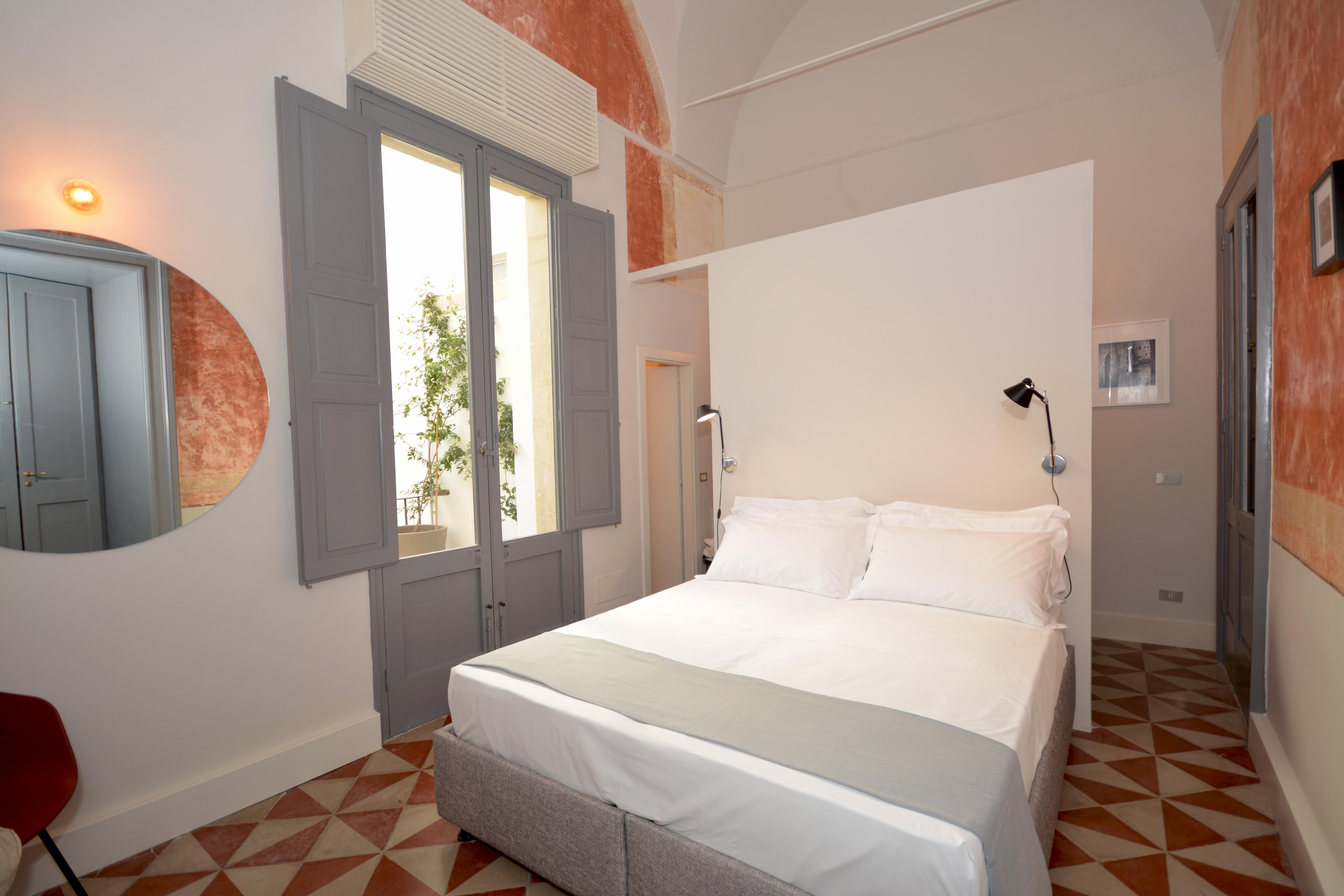 Historic Palazzetto with Terraces and Mini-Pool for Sale, Lecce