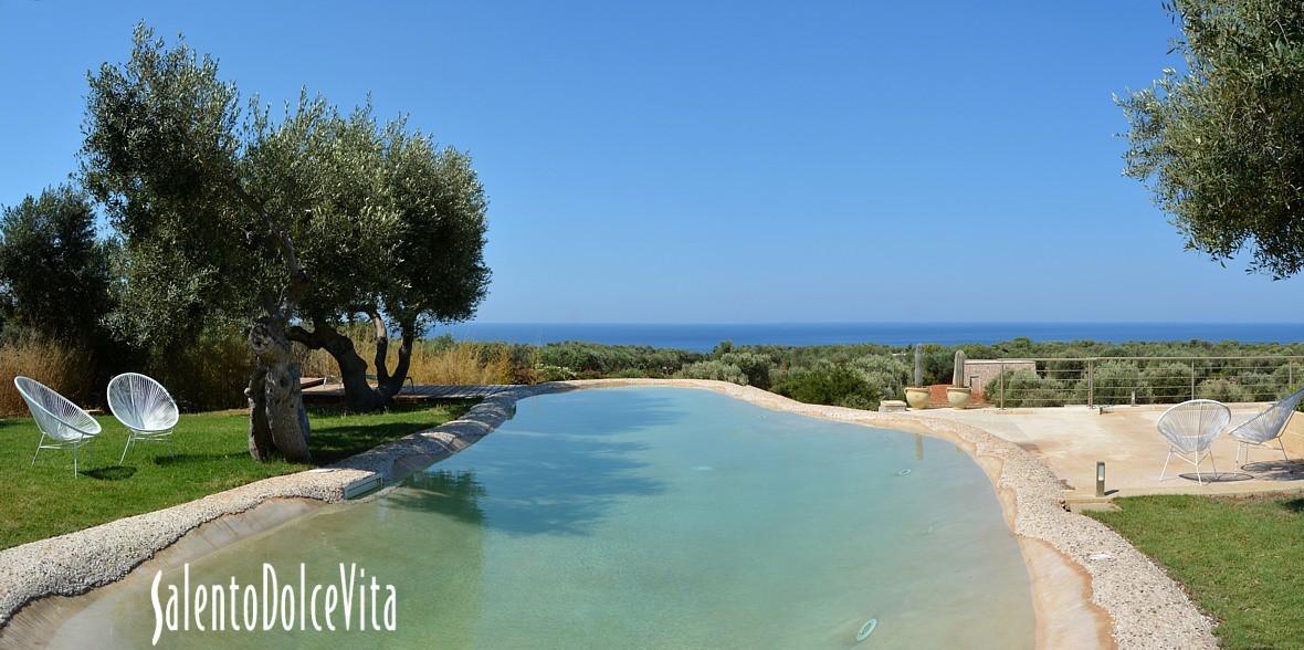 Piscina e vista panoramica del mare