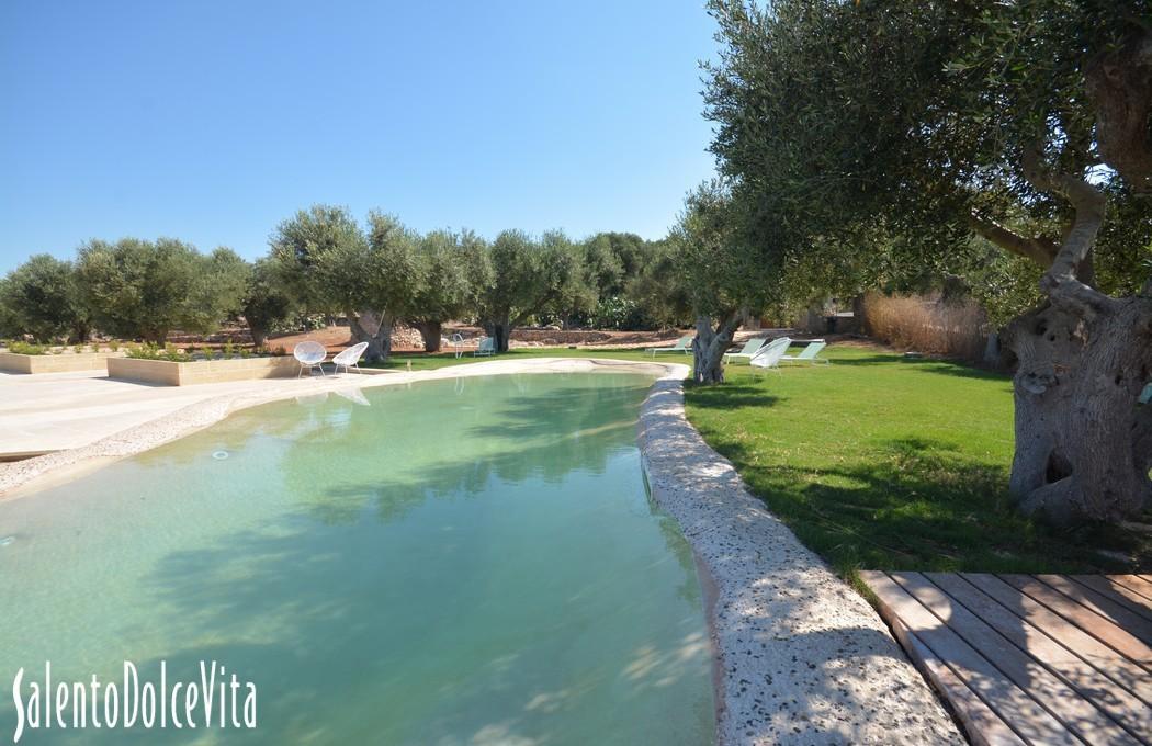 Piscina e vista panoramica del mare