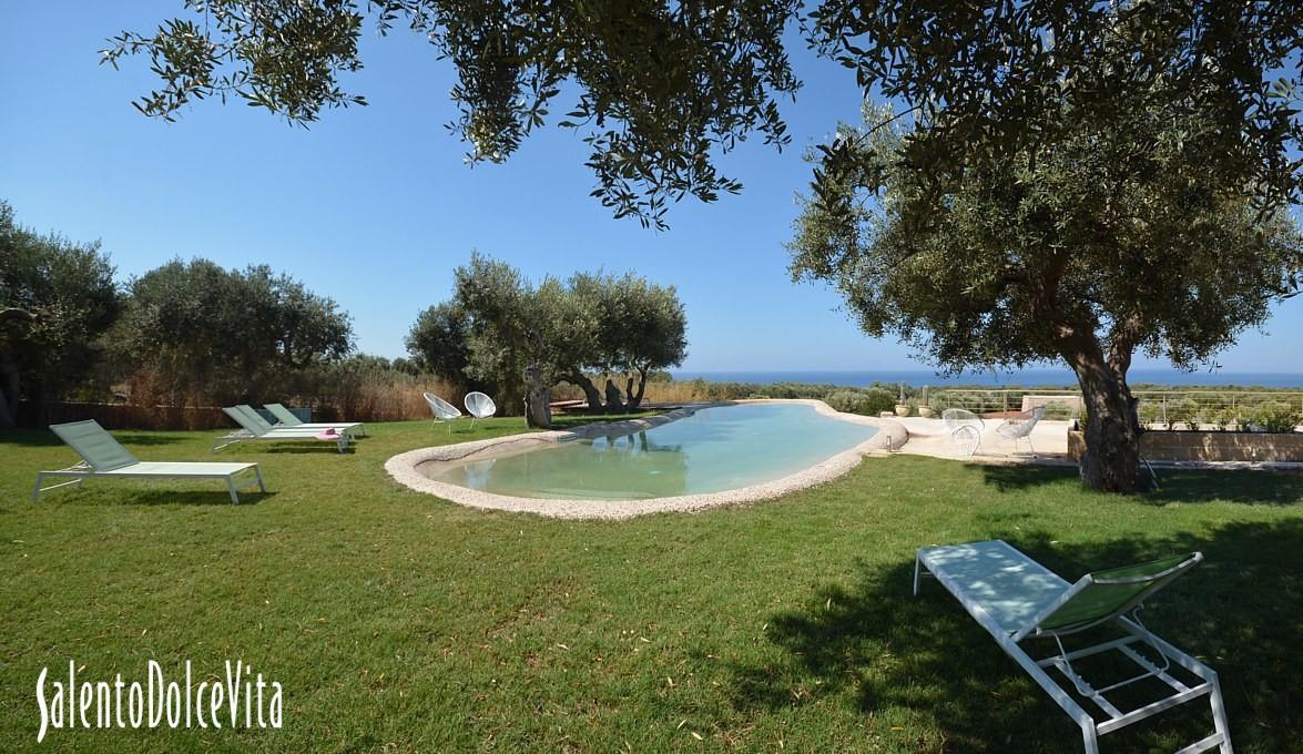 Piscina e vista panoramica del mare