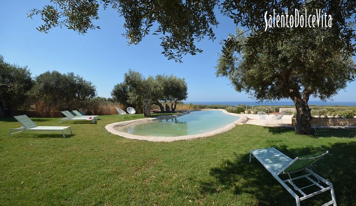 Piscina e vista panoramica del mare