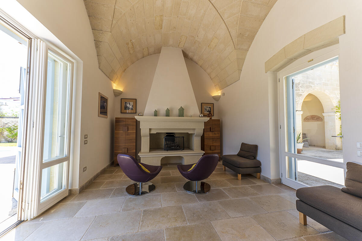 Villa with pool and olive groves for sale