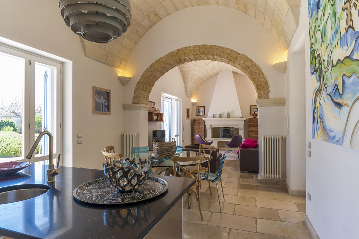 Villa with pool and olive groves for sale