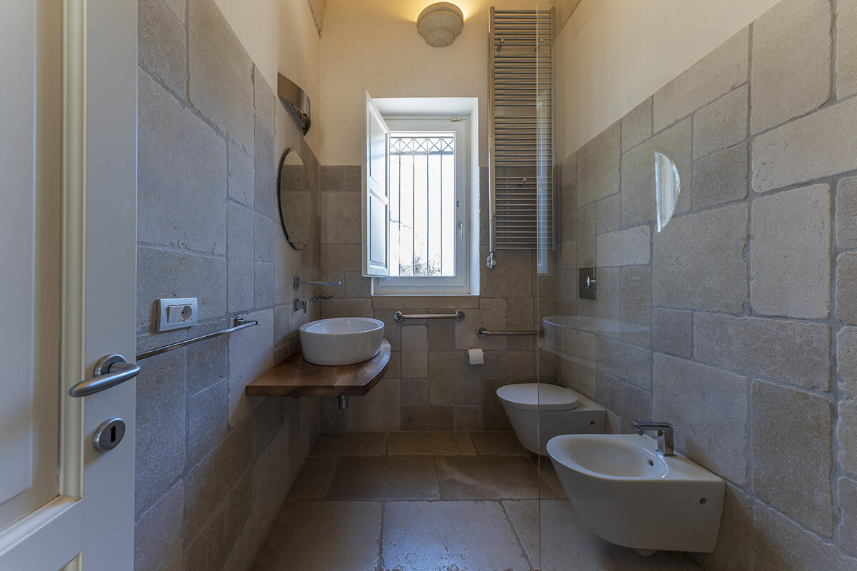 Villa with pool and olive groves for sale