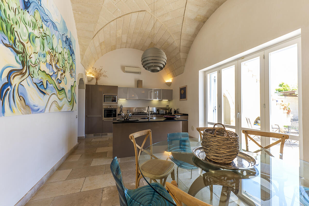 Villa with pool and olive groves for sale