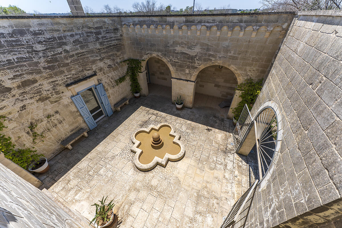 Villa with pool and olive groves for sale