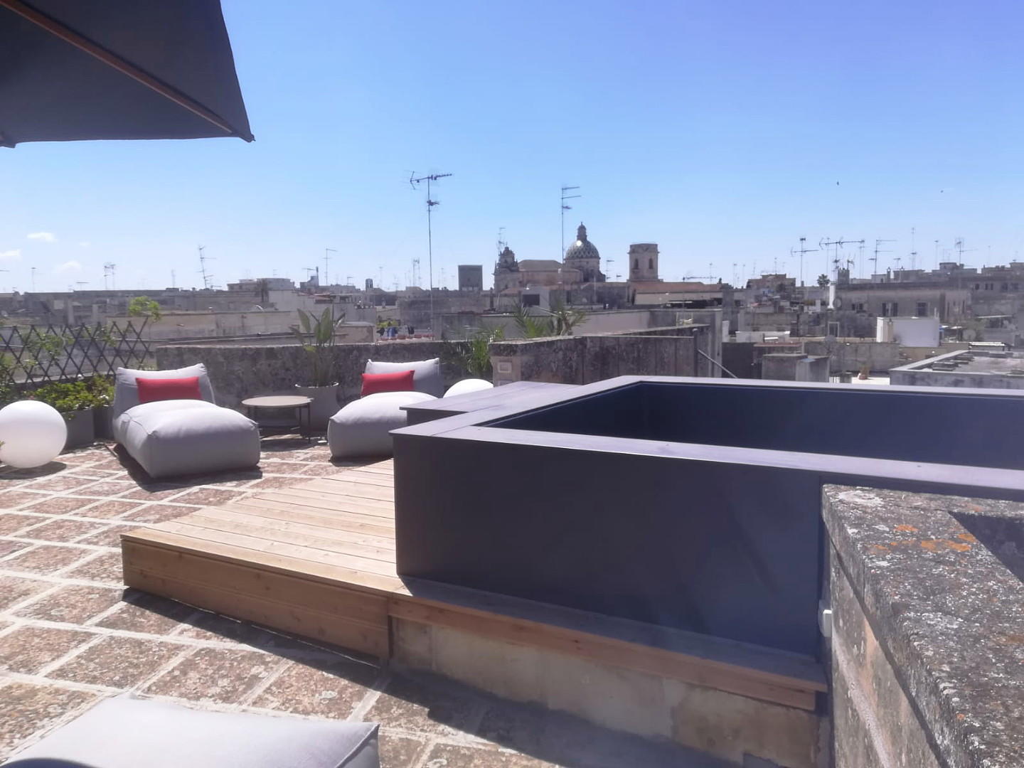 Historic Palazzetto with Terraces and Mini-Pool for Sale, Lecce