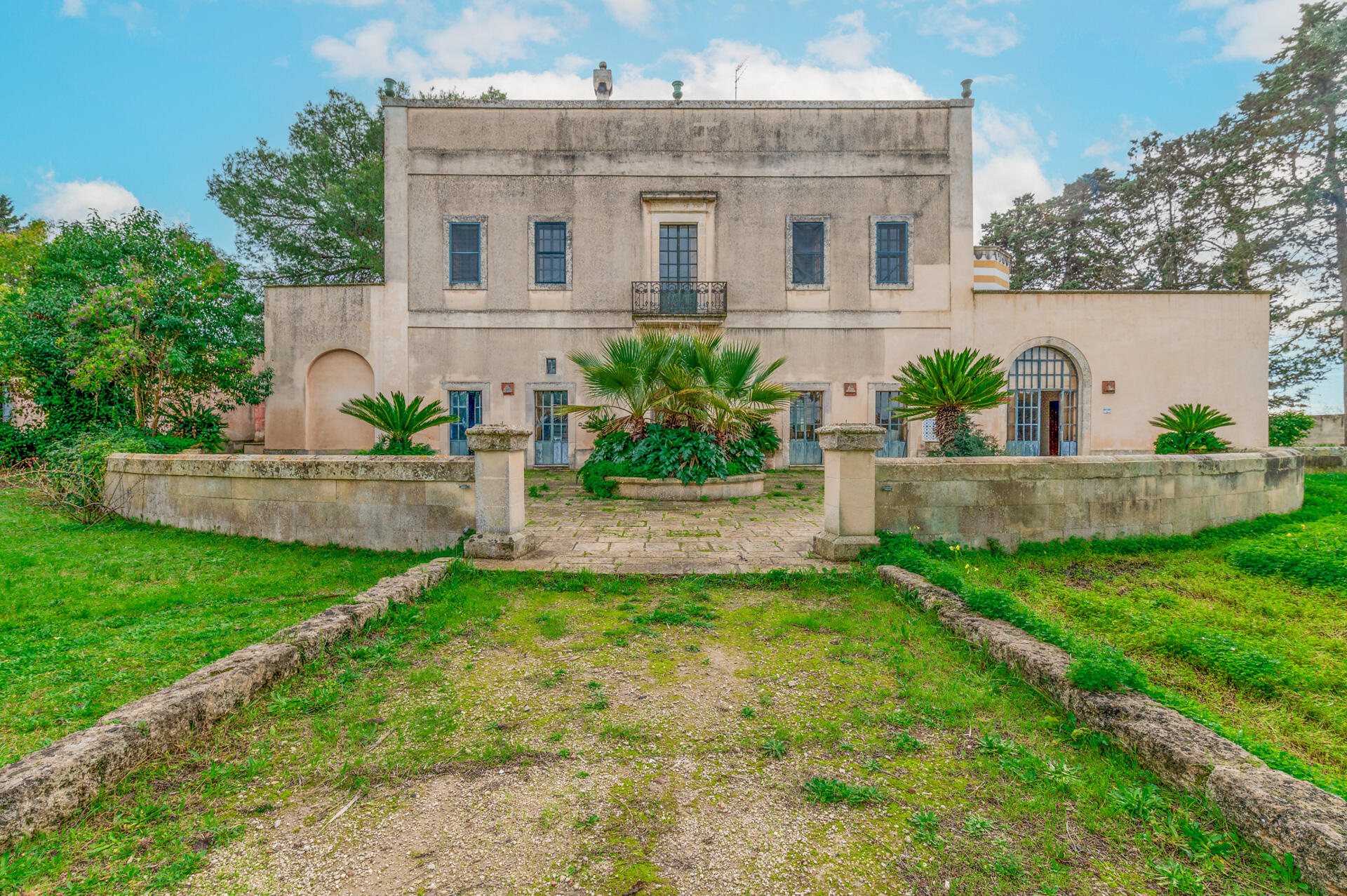 Villa d’epoca con piscina e parco in vendita a Lecce