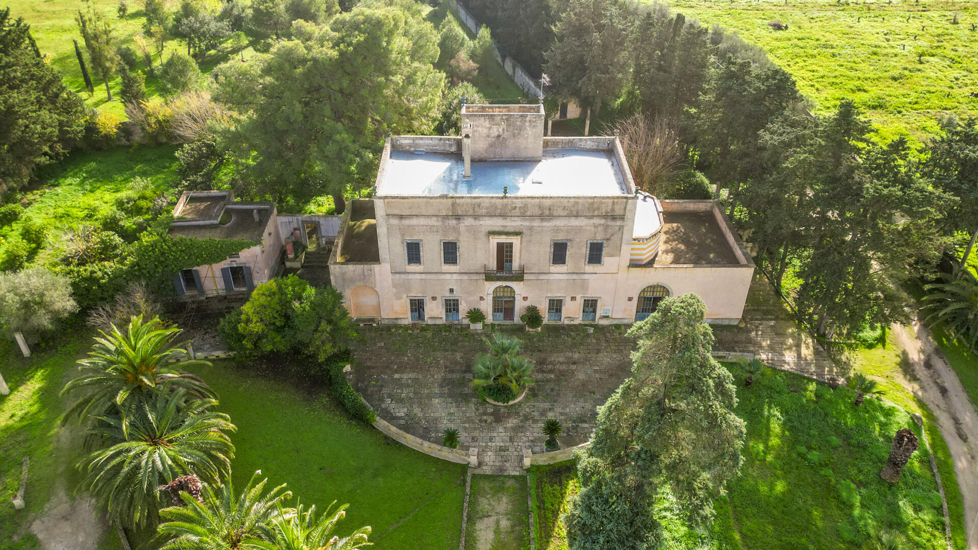Villa d’epoca con piscina e parco in vendita a Lecce