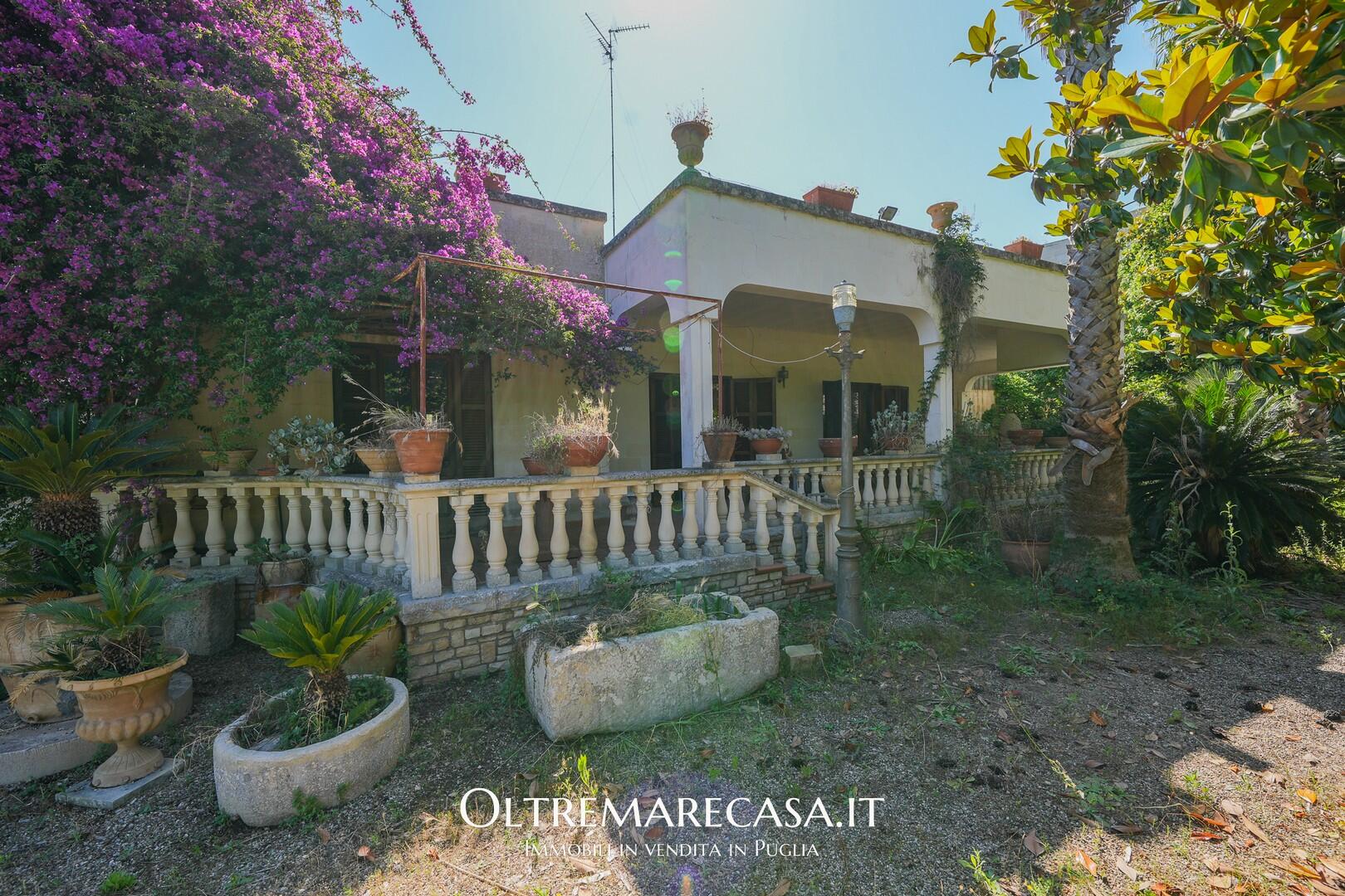 Villa with huge gardens near Lecce