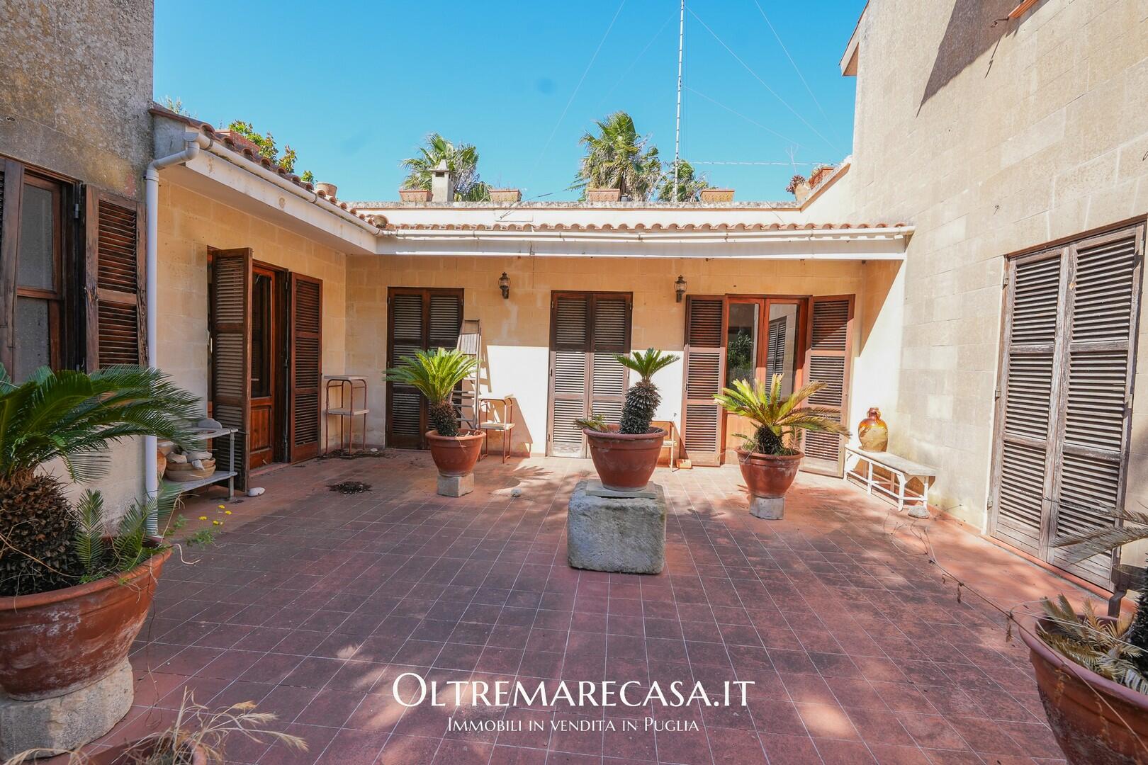 Villa with huge gardens near Lecce