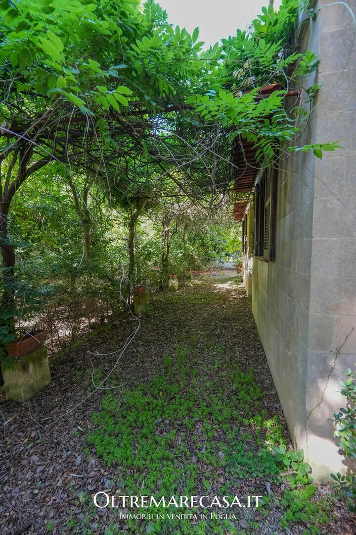 Villa with huge gardens near Lecce
