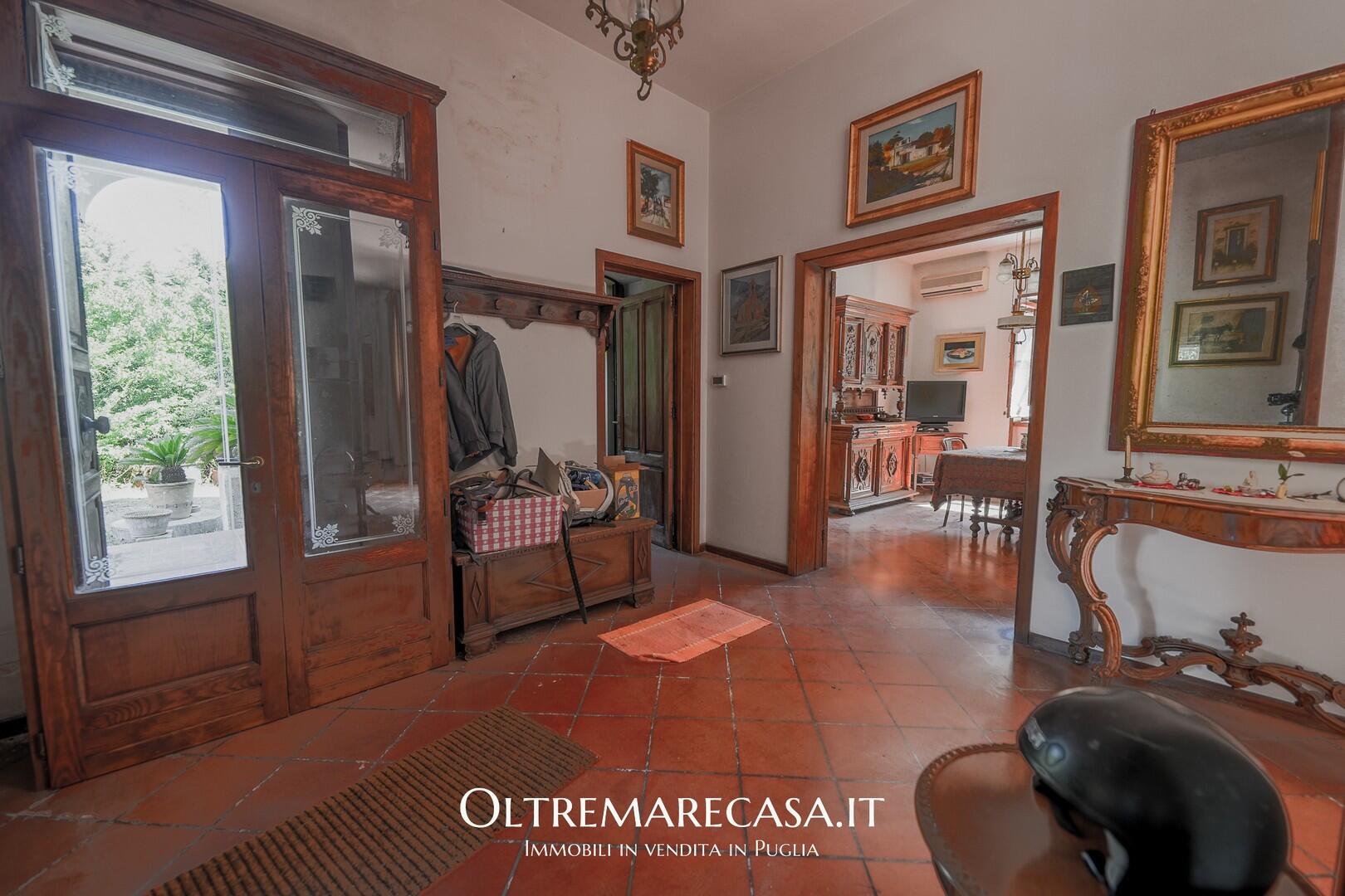 Villa with huge gardens near Lecce
