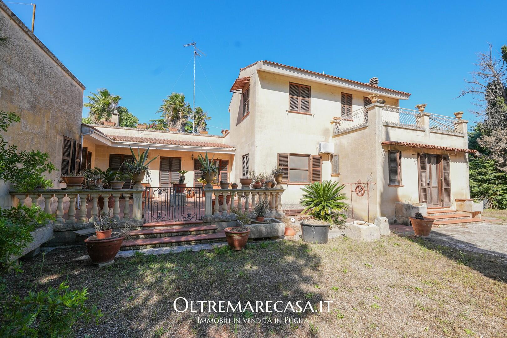 Villa with huge gardens near Lecce