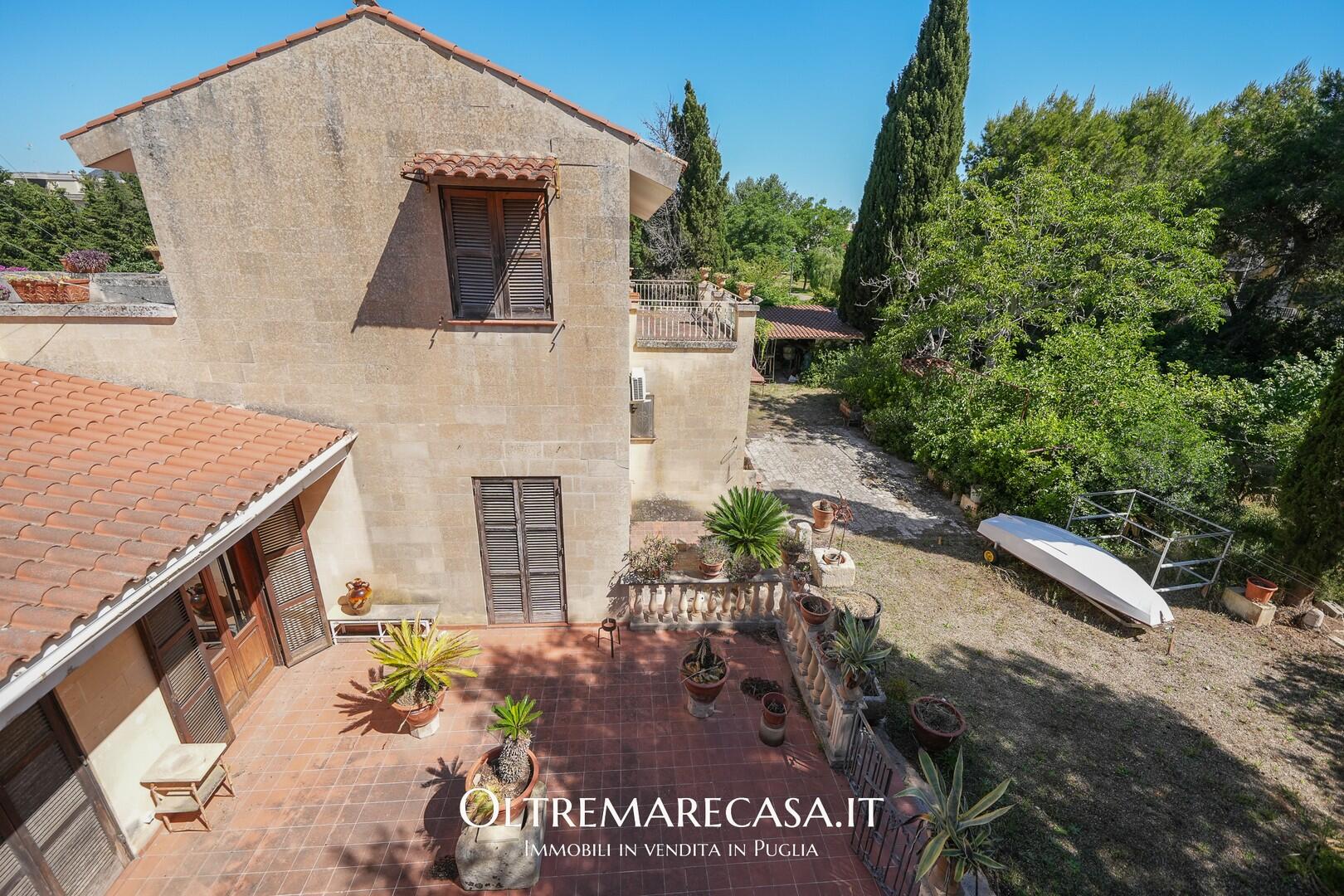 Villa with huge gardens near Lecce