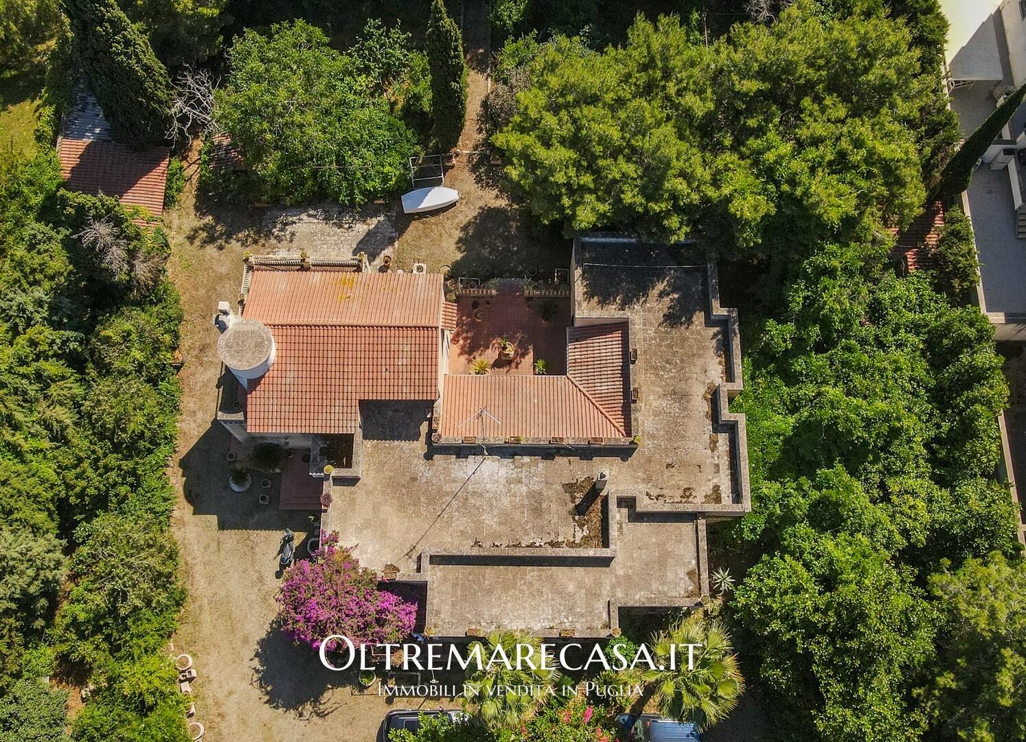 Villa with huge gardens near Lecce
