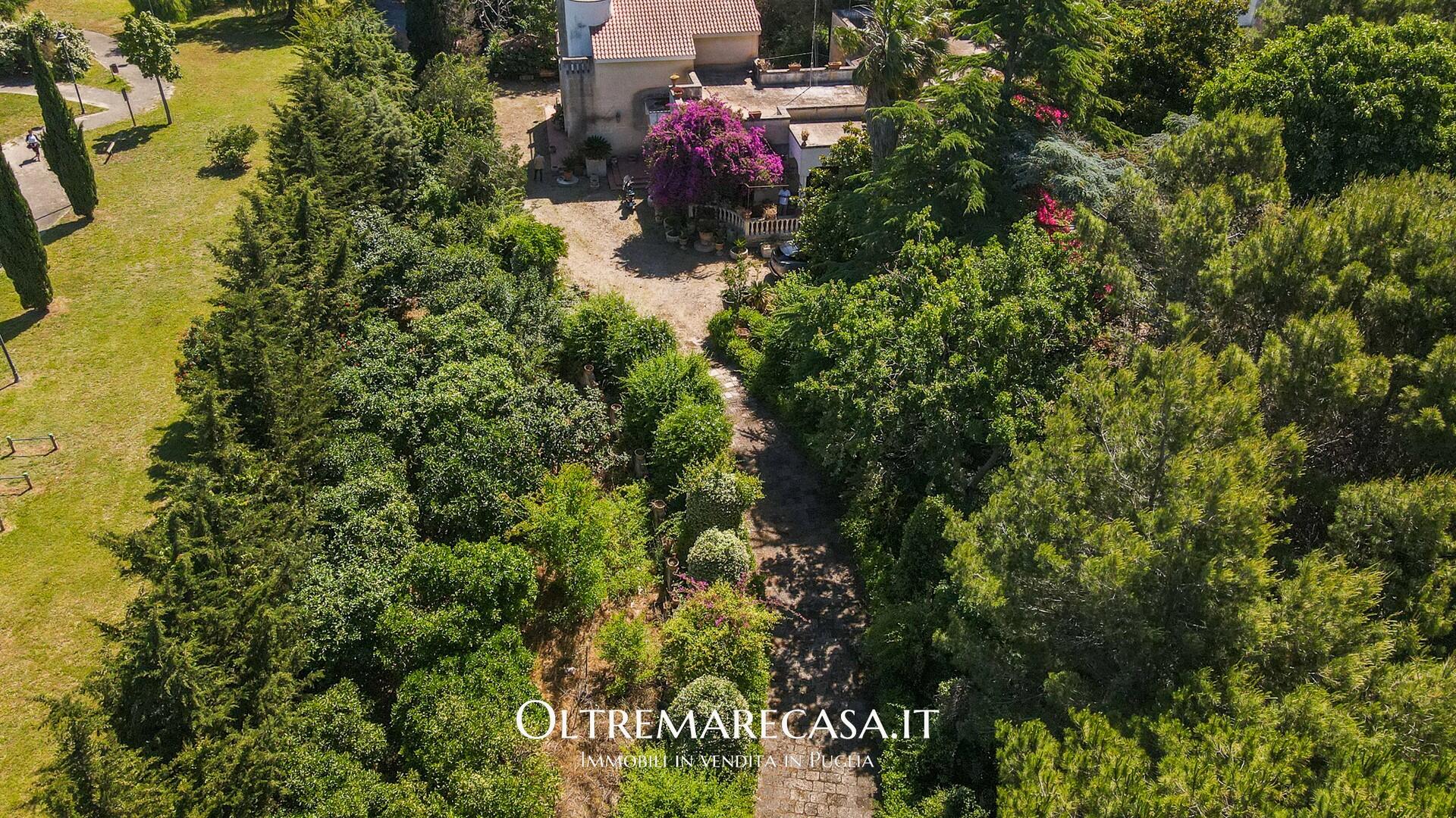 Villa with huge gardens near Lecce